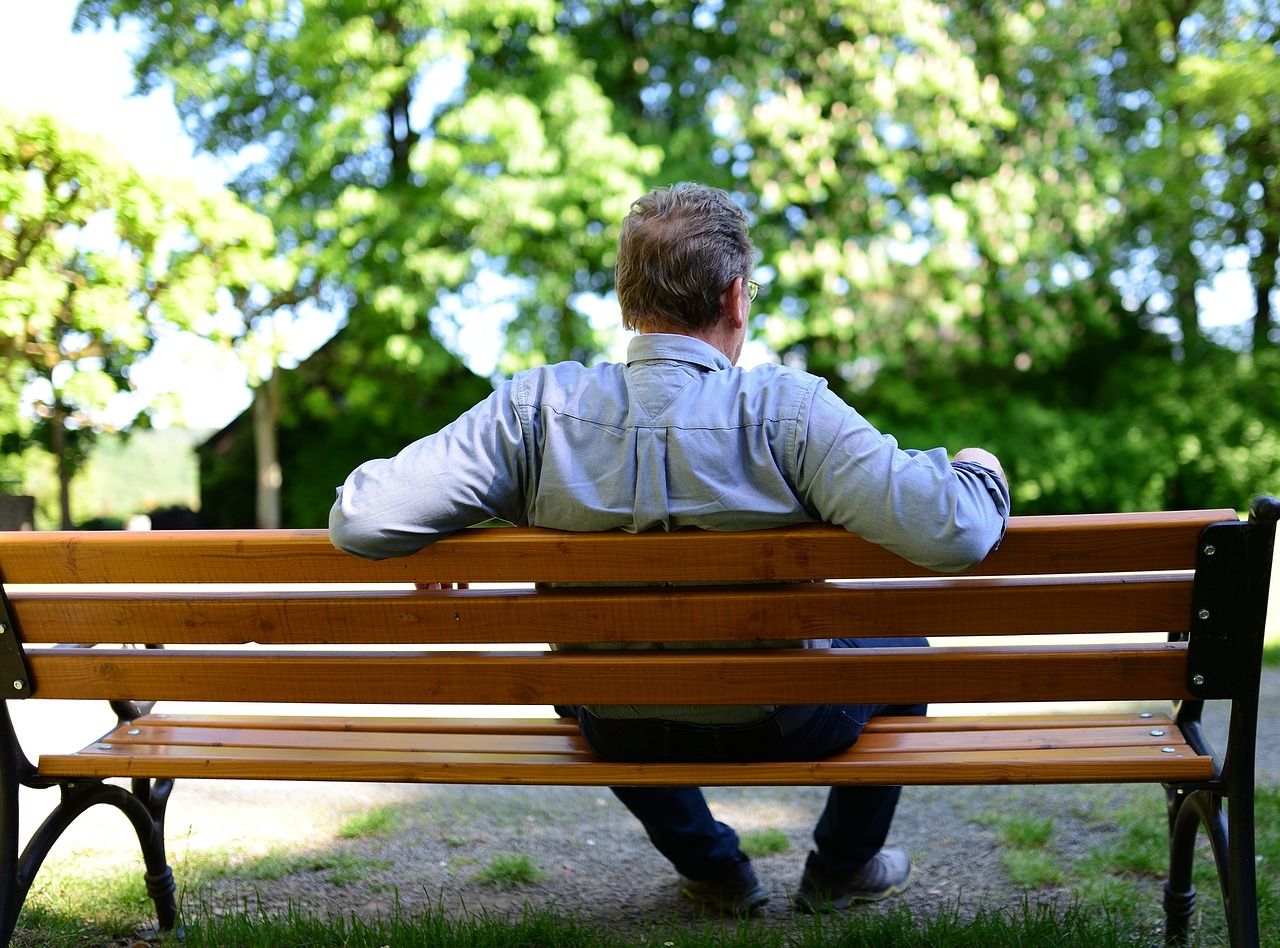 7 Easy Steps to Build a Wooden Garden Bench